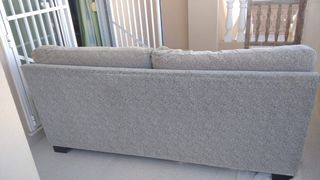 Sofá 3 plazas gris jaspeado.Urge por mudanza.Nuevo