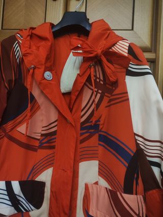 Chaquesta roja corta son dos en una