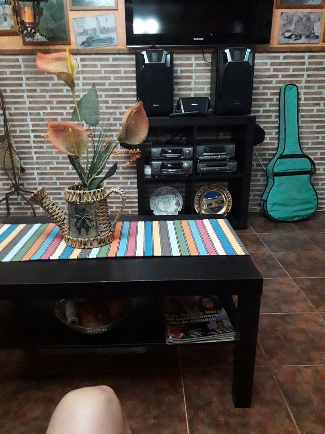 Besa centro y mesa auxiliar más 3 estanterías