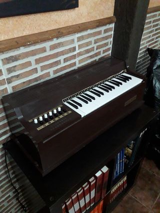 Órgano Electrónico antiguo