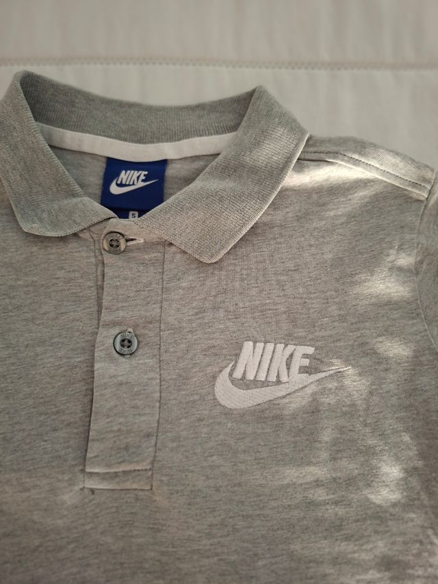 Polo Nike gris talla S niñ@.