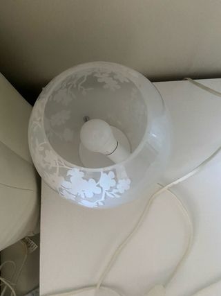 2 Lampade da comodino bianche
altezza 19 cm.