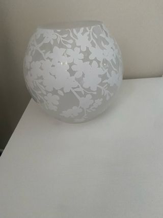 2 Lampade da comodino bianche
altezza 19 cm.
