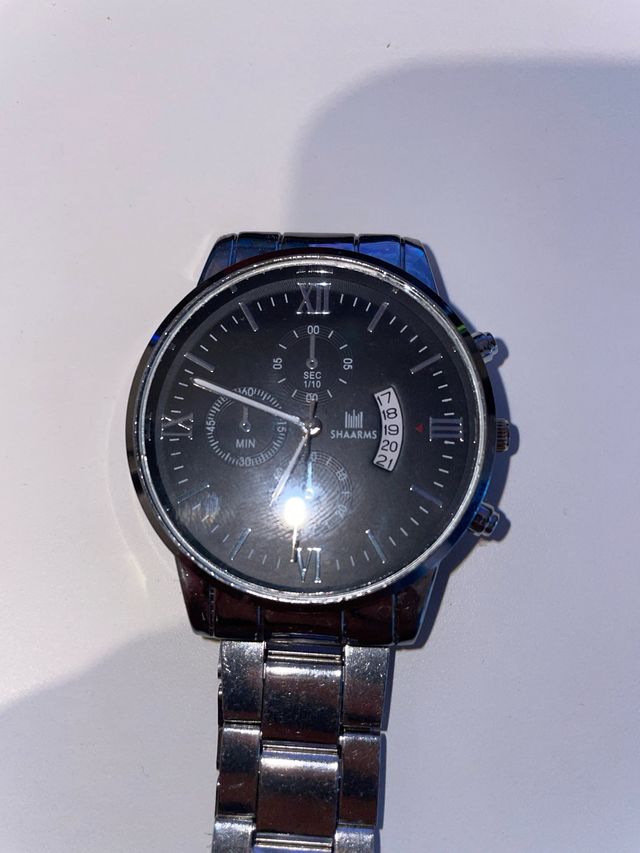 Reloj SHAARMS elegante plata y una pulsera.