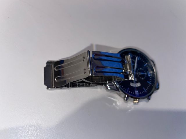 Reloj SHAARMS elegante plata y una pulsera.