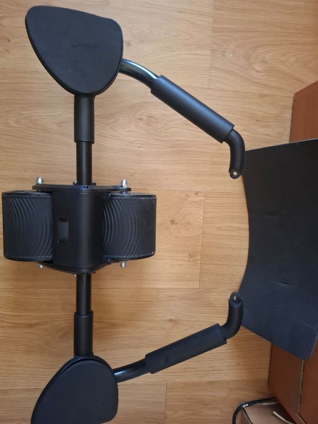 Rodillo ejercicio abdominal le faltan piezas.