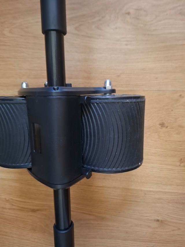 Rodillo ejercicio abdominal le faltan piezas.