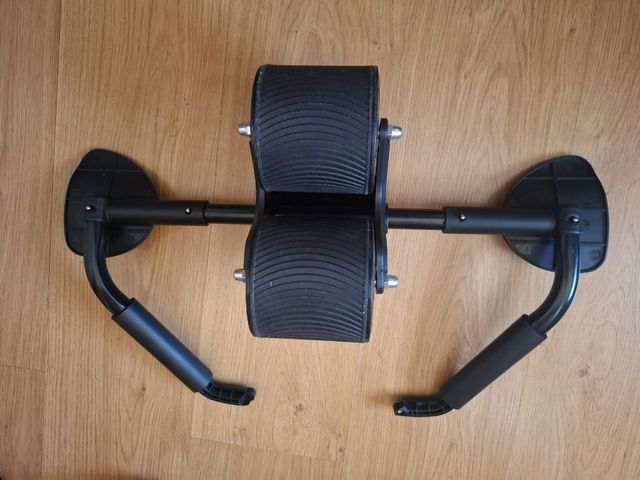 Rodillo ejercicio abdominal le faltan piezas.