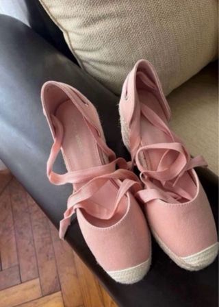 Alpargatas rosas a estrenar