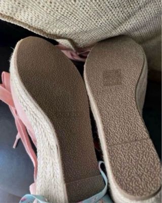 Alpargatas rosas a estrenar