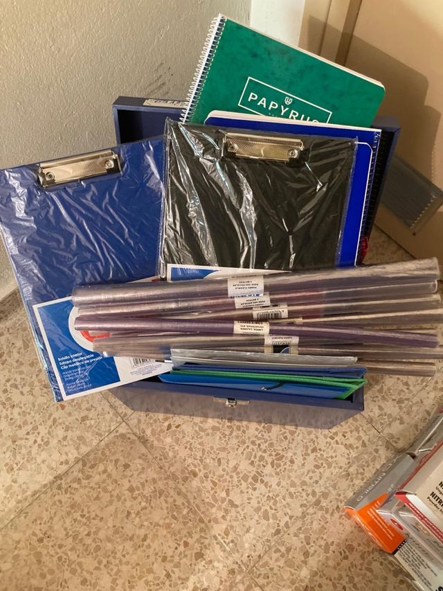 Archivador metálico + carpetas