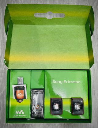 Teléfono Móvil Sony Ericsson W200i + Altavoces