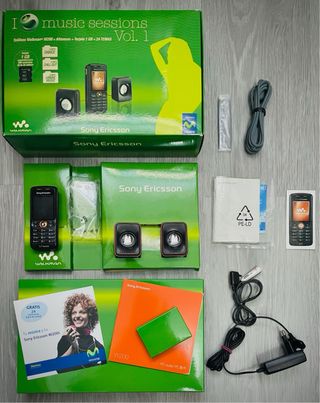 Teléfono Móvil Sony Ericsson W200i + Altavoces