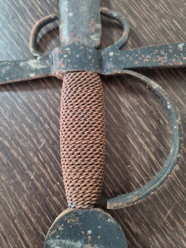 Espada antigua decorativa