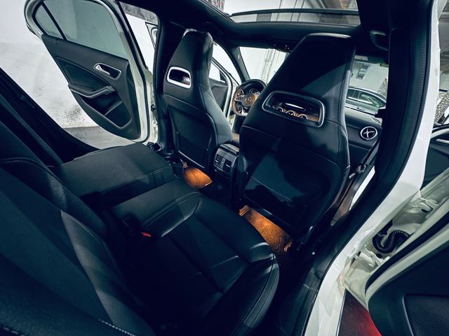 Mercedes-Benz Clase A 45 AMG TECHO PAN.
