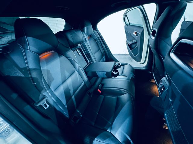 Mercedes-Benz Clase A 45 AMG TECHO PAN.