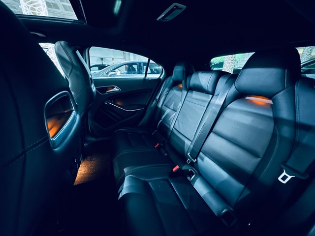 Mercedes-Benz Clase A 45 AMG TECHO PAN.
