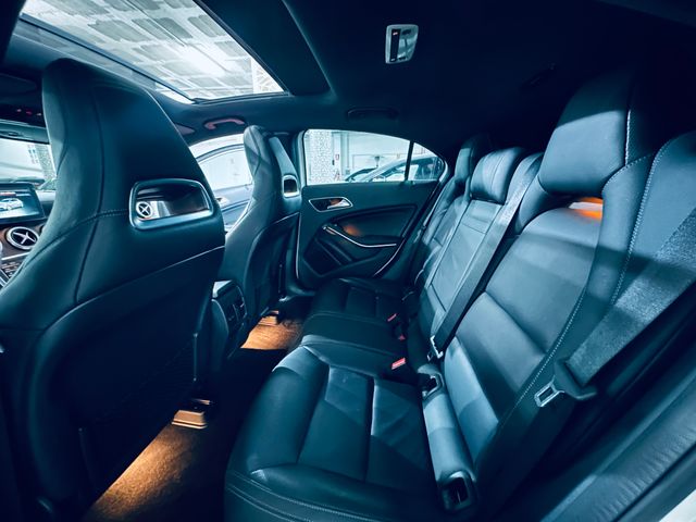 Mercedes-Benz Clase A 45 AMG TECHO PAN.