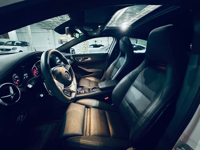 Mercedes-Benz Clase A 45 AMG TECHO PAN.
