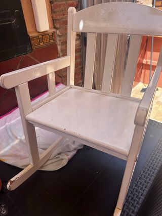 Mecedora infantil blanca