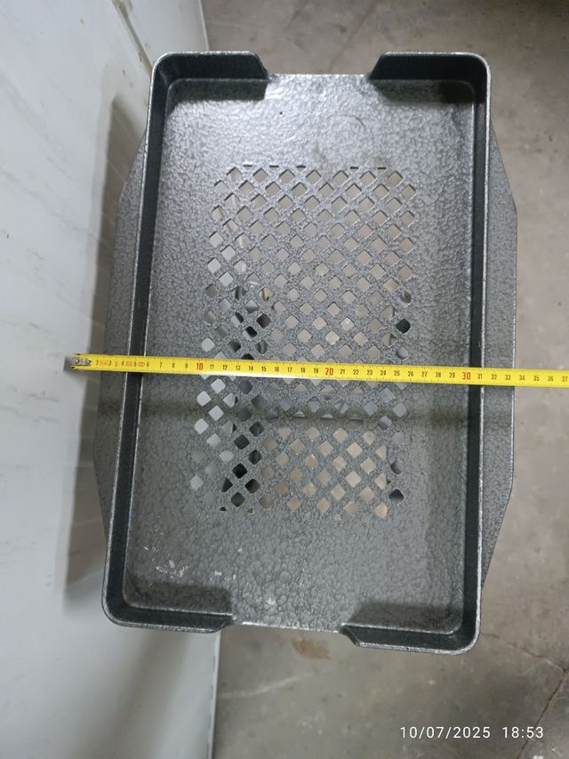 Mesa metálica gris para máquina escribir