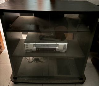 Mueble TV negro con cristal