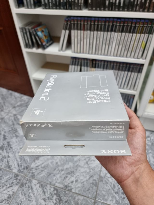 Vertical Stand PS2 Silver