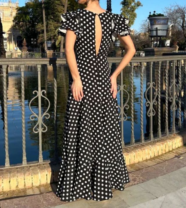 Bata rociera lunares negro y blanca  y más colores