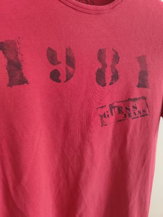 T-shirt Guess jeans rossa 1981