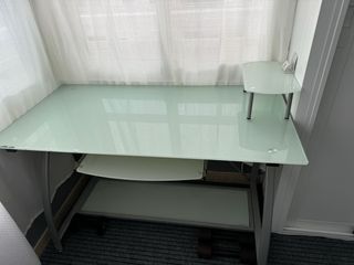 Escritorio cristal blanco y metal
