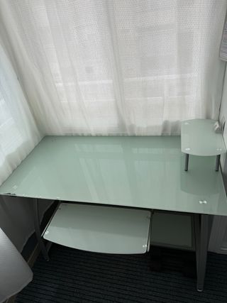 Escritorio cristal blanco y metal