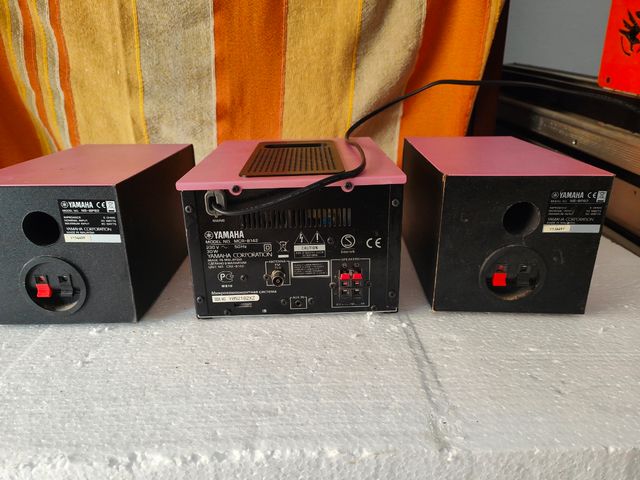 Mini cadena Yamaha MCR-B142 rosa