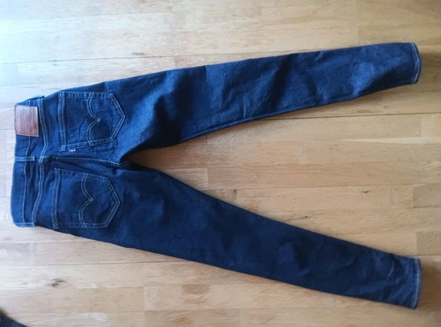 Jeans Levis 511 azul oscuro