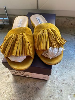 Sandalias Lola Rey amarillas, talla 36
