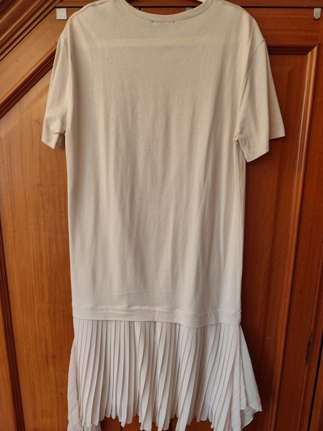 Vestido Zara beige plisado