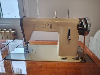 Máquina coser Alfa - Antigua