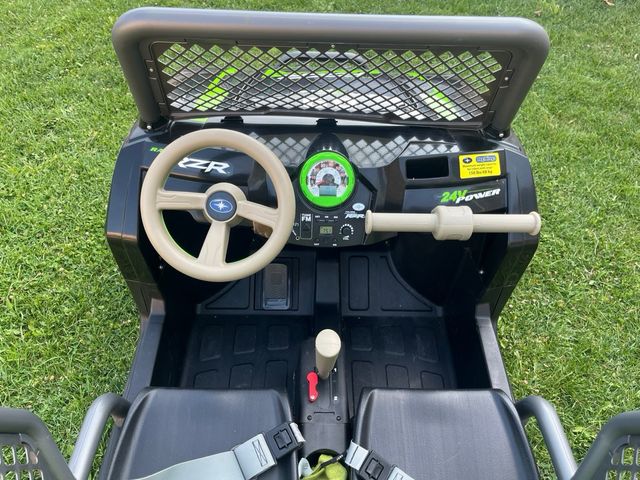 Buggy eléctrico Polaris 24V Peg Perego.