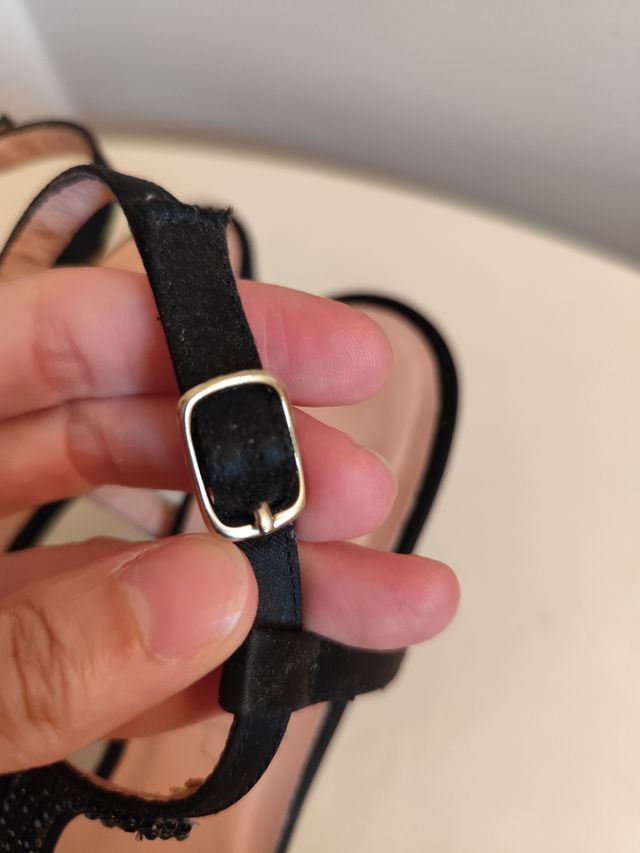 Sandalias tacón negro brillantes