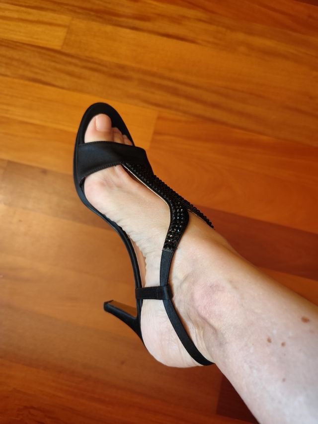 Sandalias tacón negro brillantes