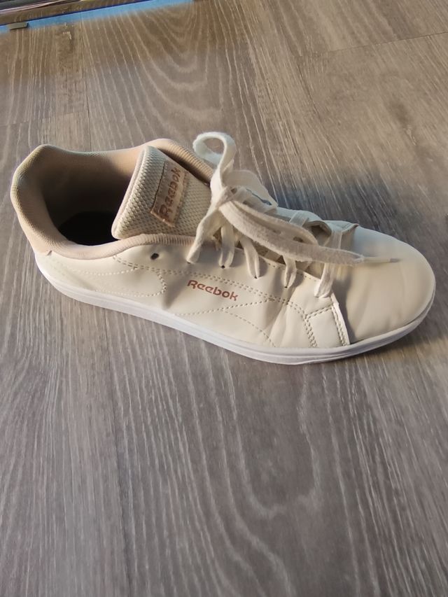 Zapatillas Reebok blancas y rosas
