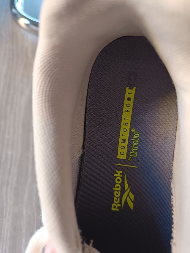 Zapatillas Reebok blancas y rosas