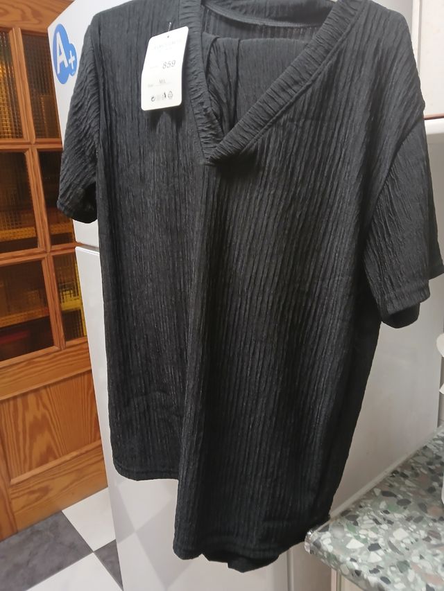 2 Conjuntos pantalón . Tono tostado y otro negro.