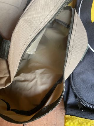 Bolsa y mochila deporte - beige y negra