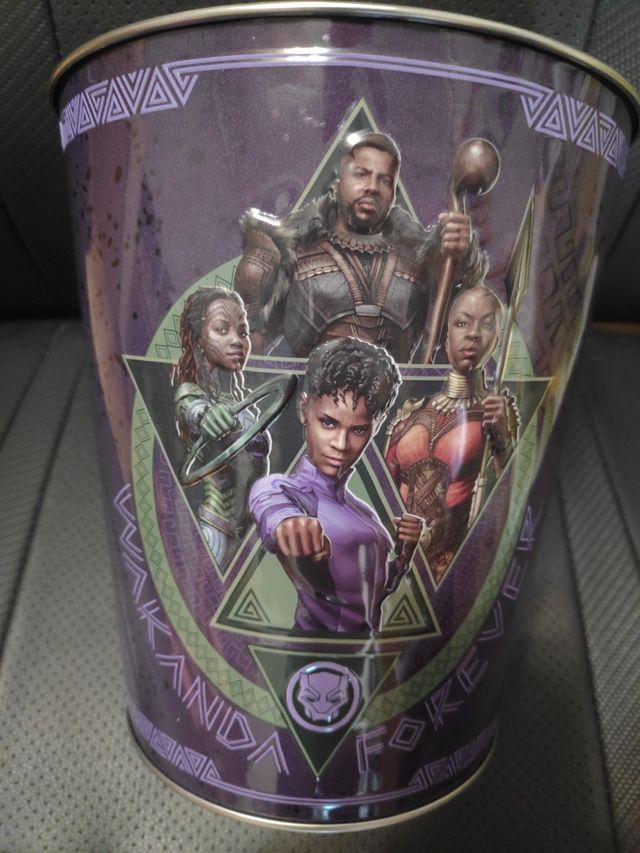 Cubo metálico Black Panther Wakanda Forever.