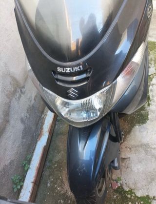 Suzuki Burgman 400: Scooter con baúl.