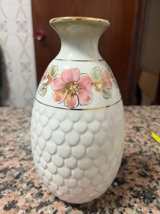 Jarrón porcelana blanco flores rosas