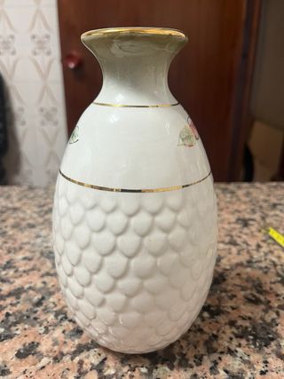 Jarrón porcelana blanco flores rosas