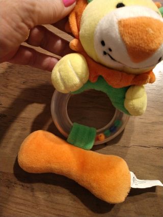 Sonajero León Bebé