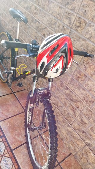 Bicicleta montaña  + casco su pensión regulable y
