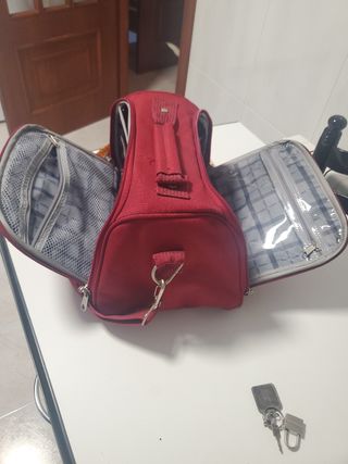 Neceser rojo de viaje